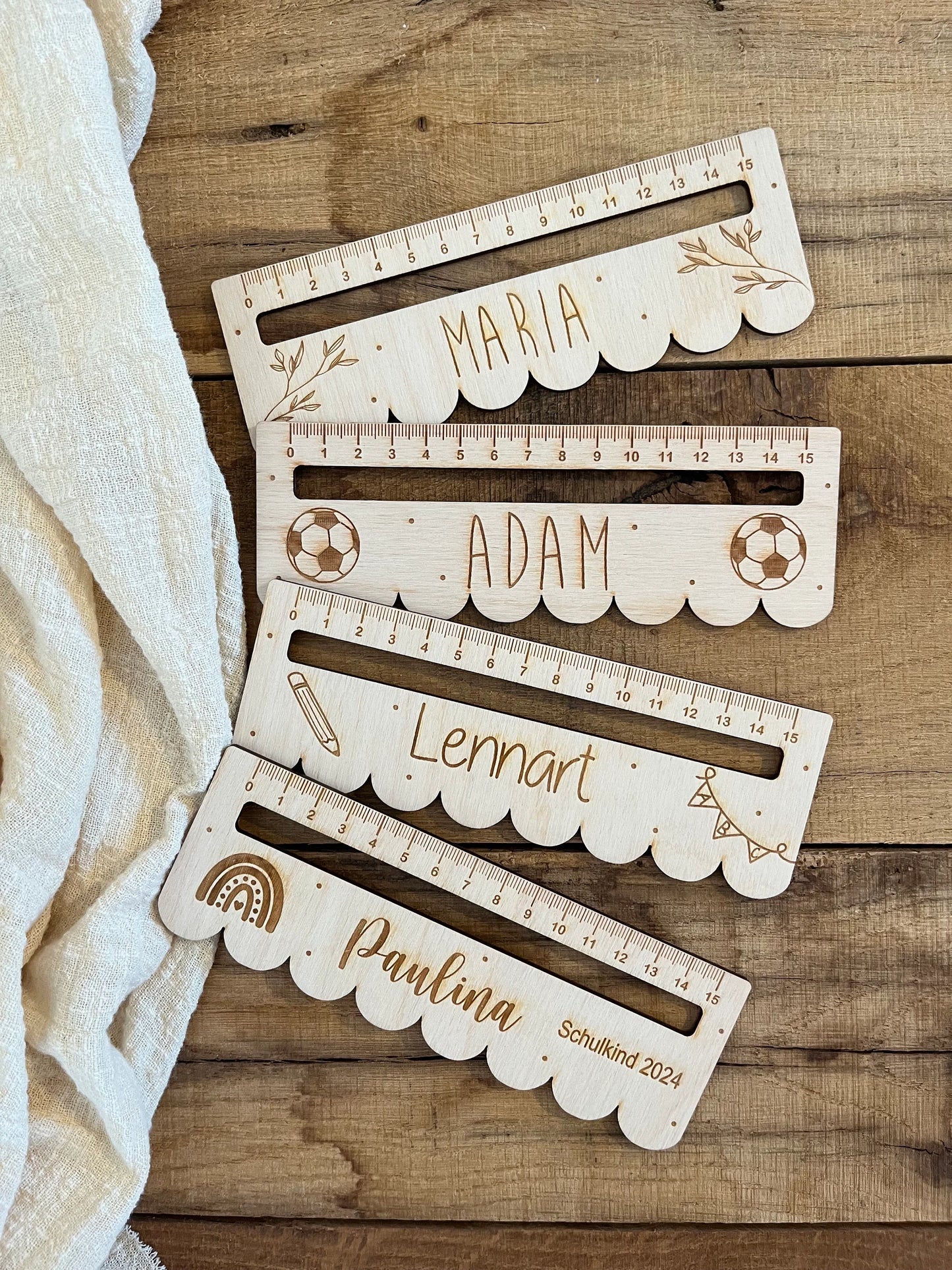 🌿 Personalisierte Lesehilfe / Holzlineal mit Namen – Geschenk zur Einschulung & Schulanfang 🌿