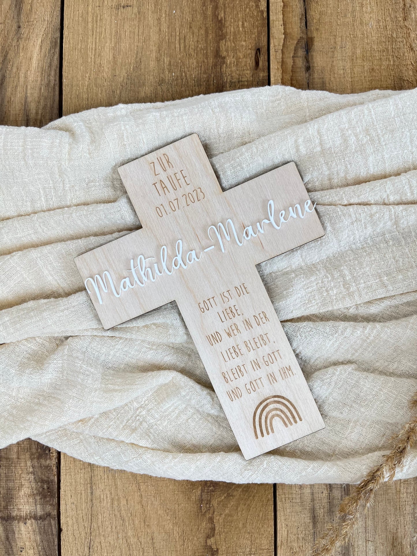 Personalisiertes Holzkreuz zur Taufe – mit Name, Datum &amp; Spruch