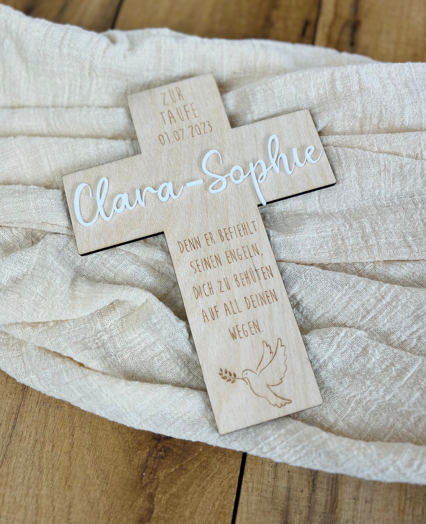 Personalisiertes Holzkreuz zur Taufe – mit Name, Datum &amp; Spruch