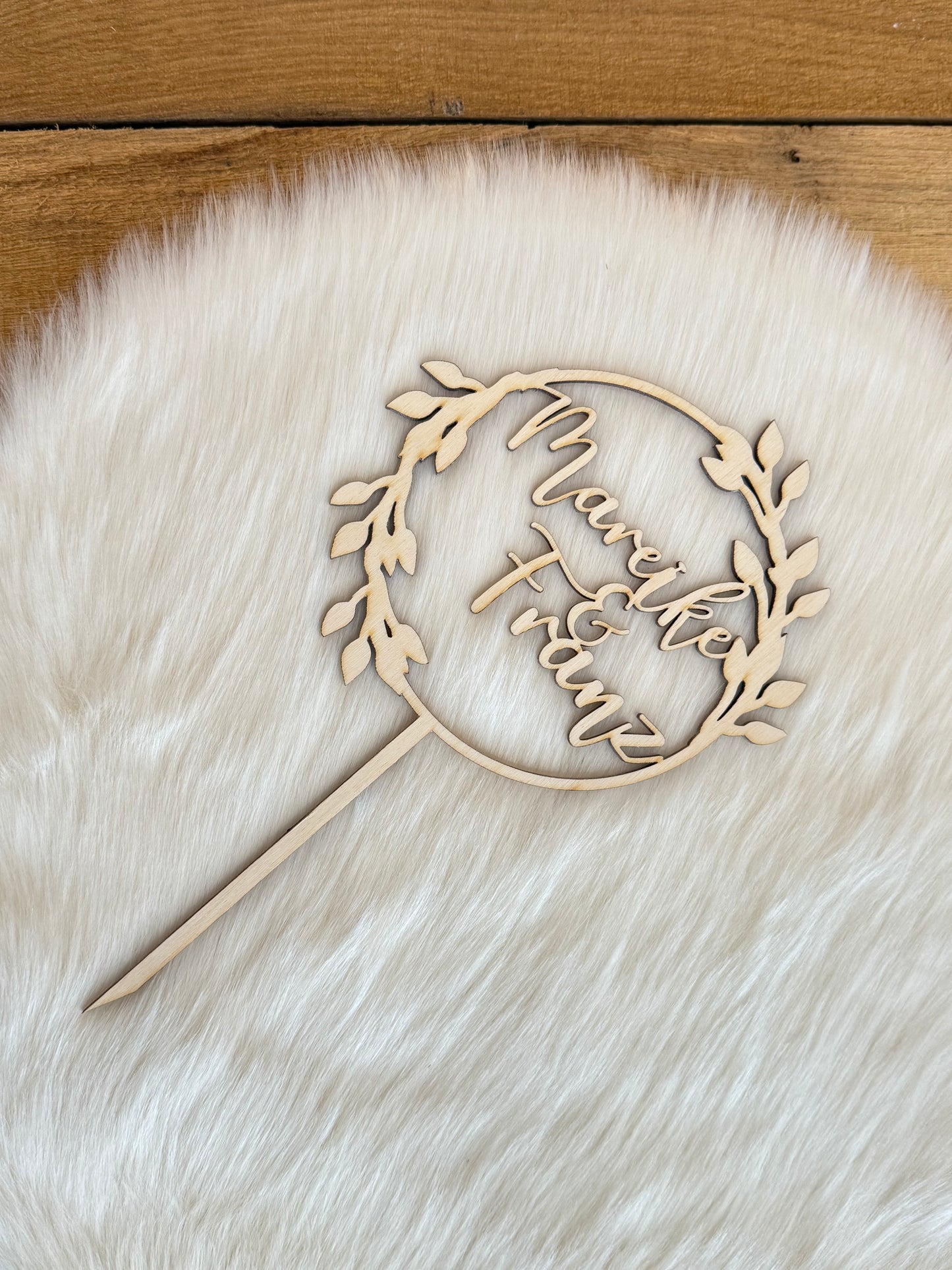 Personalisierter Caketopper aus Holz