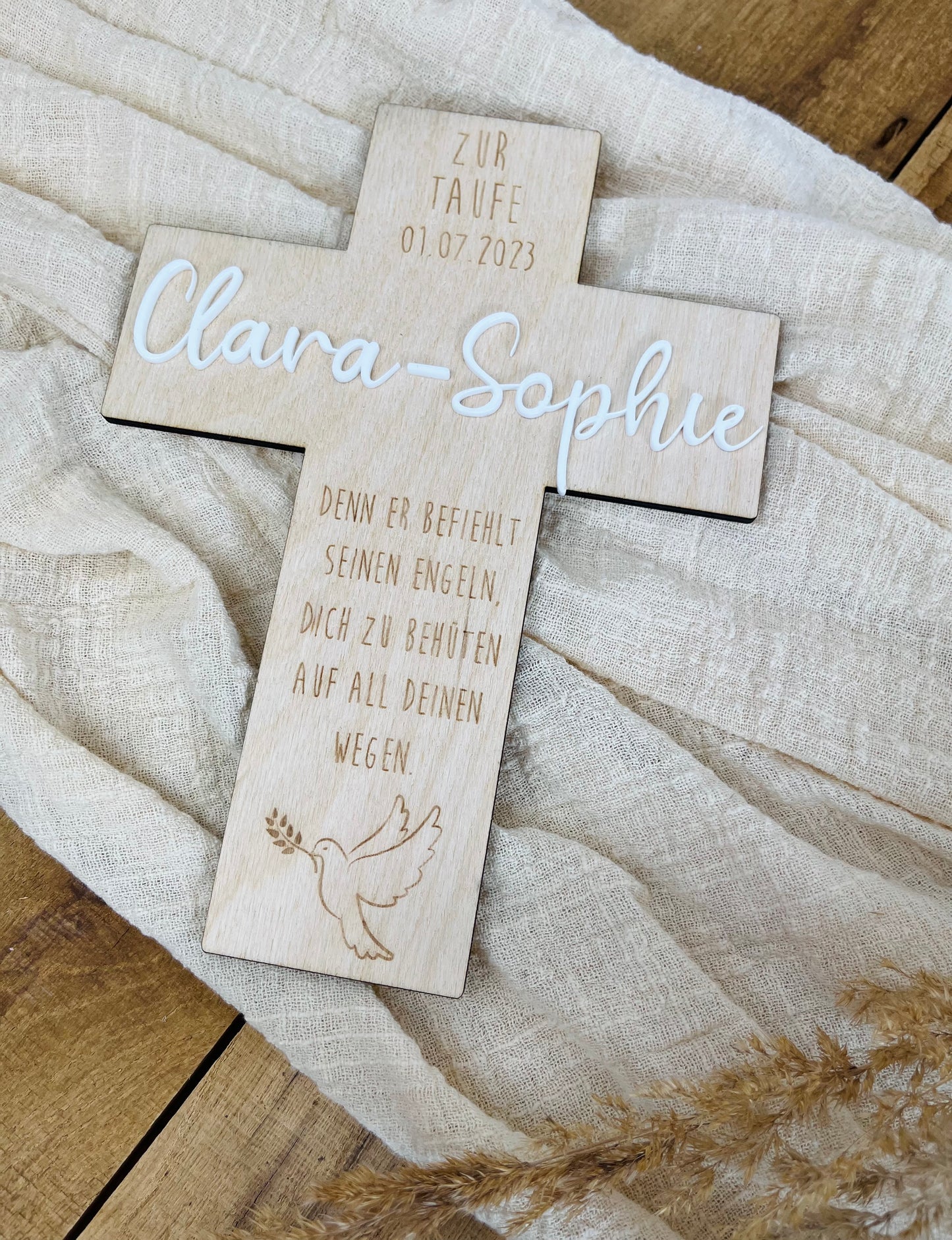 Personalisiertes Holzkreuz zur Taufe – mit Name, Datum &amp; Spruch