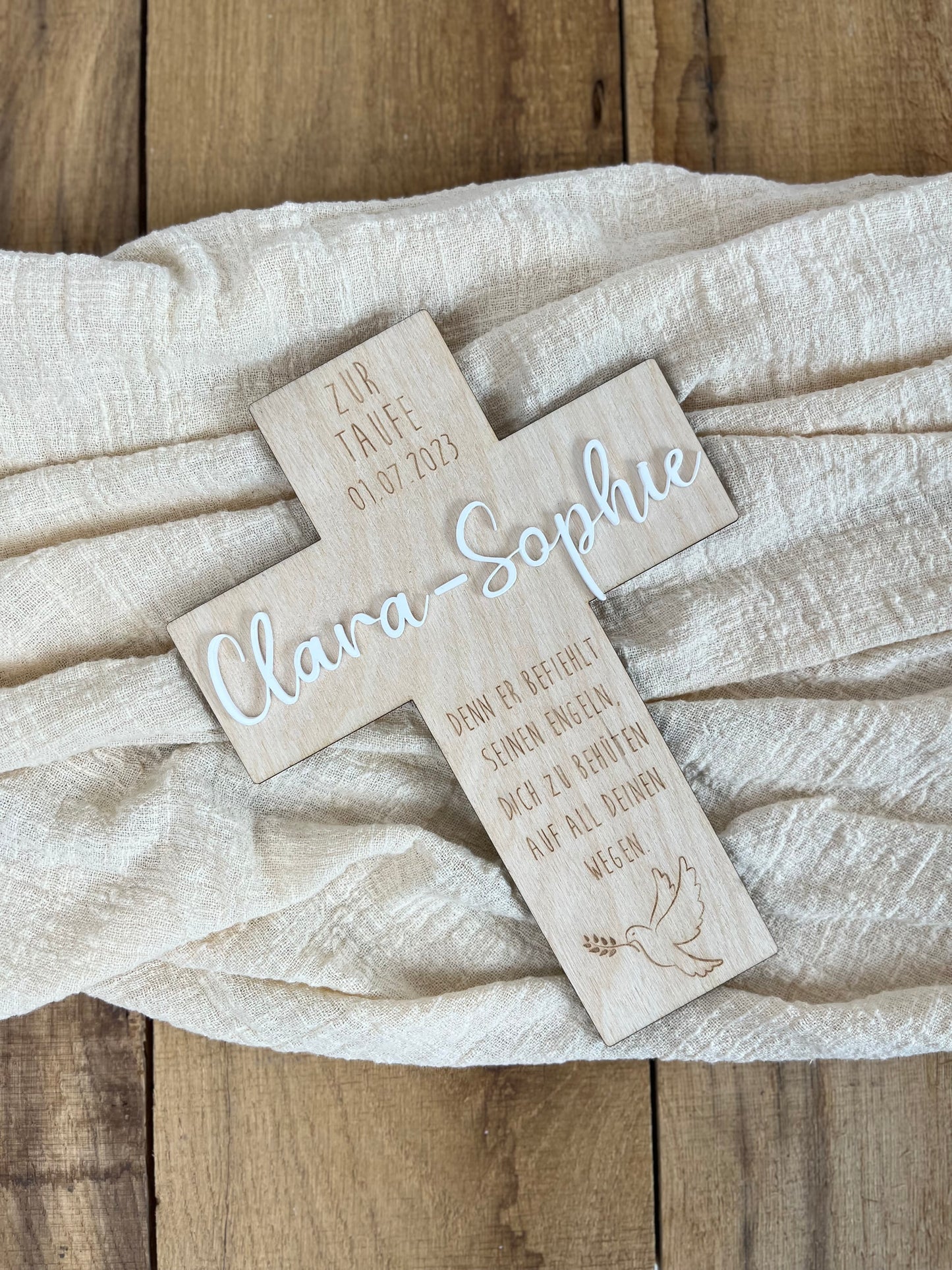 Personalisiertes Holzkreuz zur Taufe – mit Name, Datum &amp; Spruch