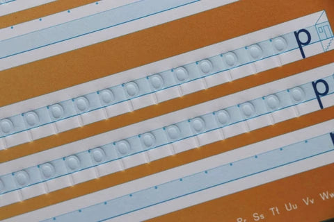 Erstes Schreiben mit Spurrillen- Buchstaben