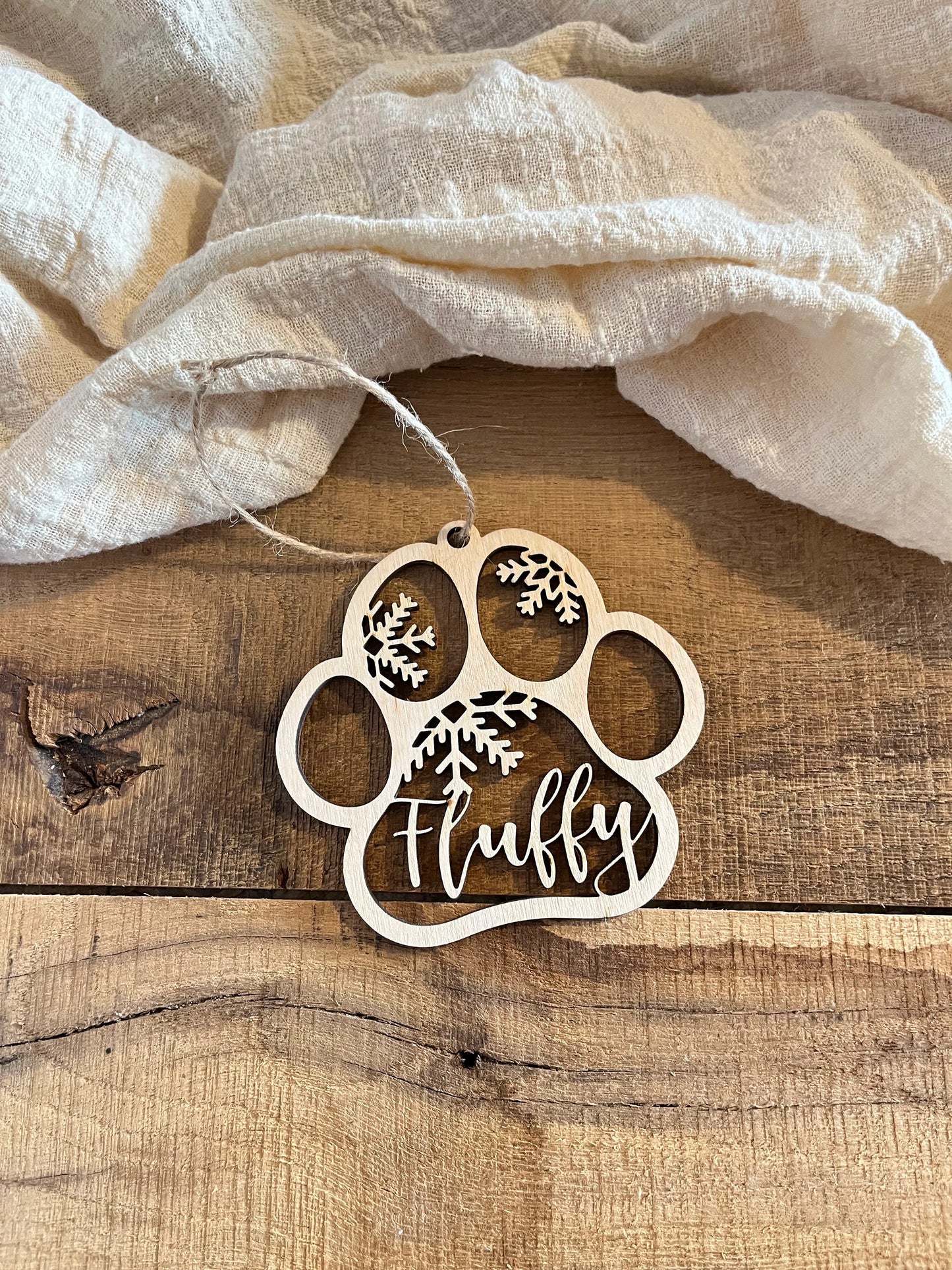 🎄 Personalisierte Weihnachtskugel Hund – Pfotenanhänger mit Name