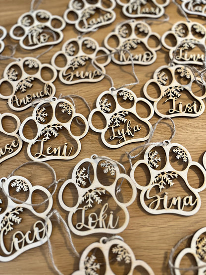 🎄 Personalisierte Weihnachtskugel Hund – Pfotenanhänger mit Name