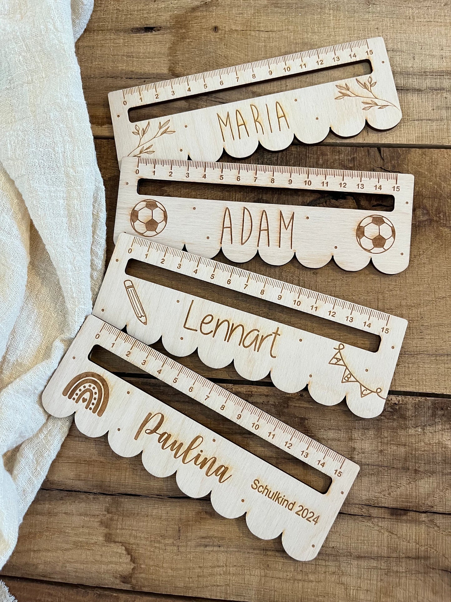 🌿 Personalisierte Lesehilfe / Holzlineal mit Namen – Geschenk zur Einschulung & Schulanfang 🌿